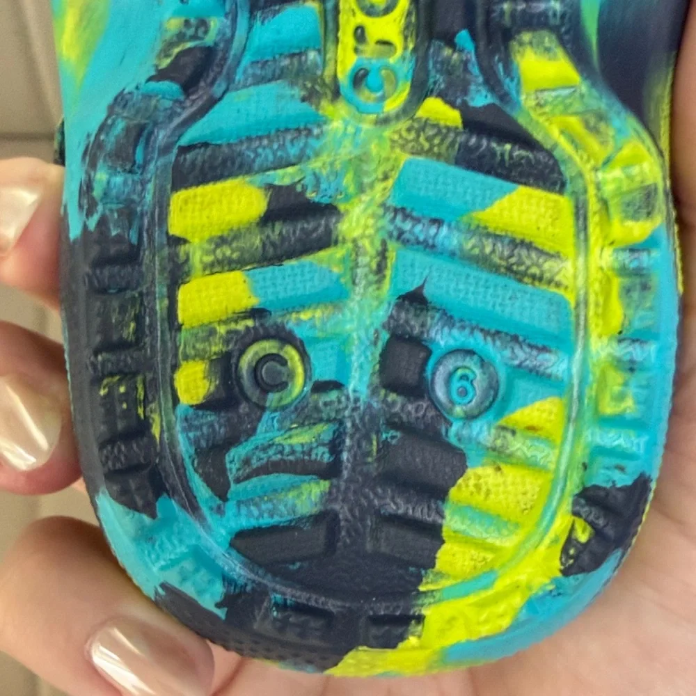 Kids Crocs Tie Dye Fussy Inside Colorful Clogs size 6c